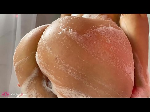 ❤️ 布鲁内特在淋浴时用振动器自慰阴部达到强烈的高潮 ❌ Quality sex